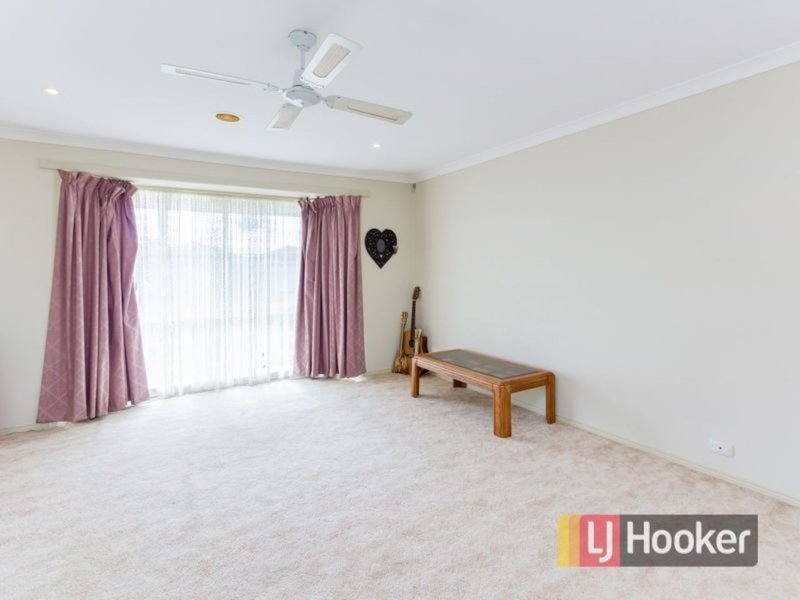 Photo - 62 The Parkway, Hampton Park VIC 3976 - Image 3