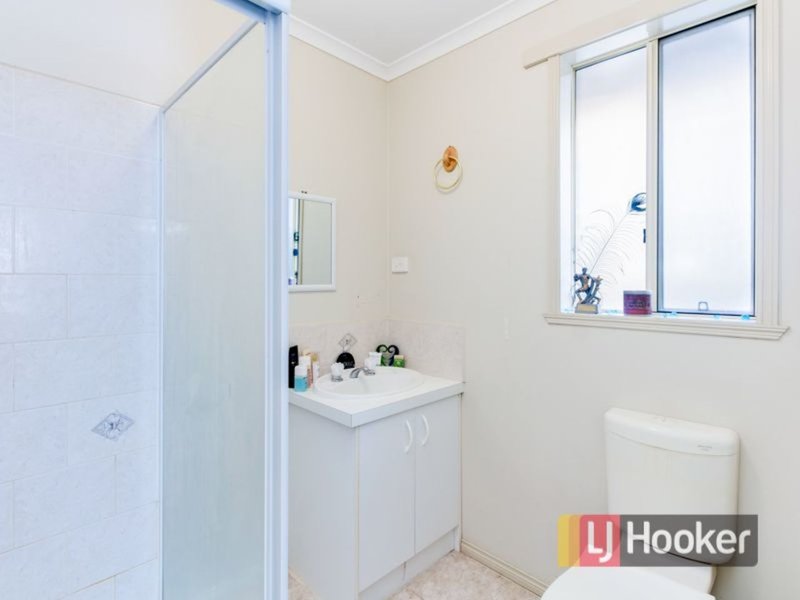 Photo - 62 The Parkway, Hampton Park VIC 3976 - Image 9