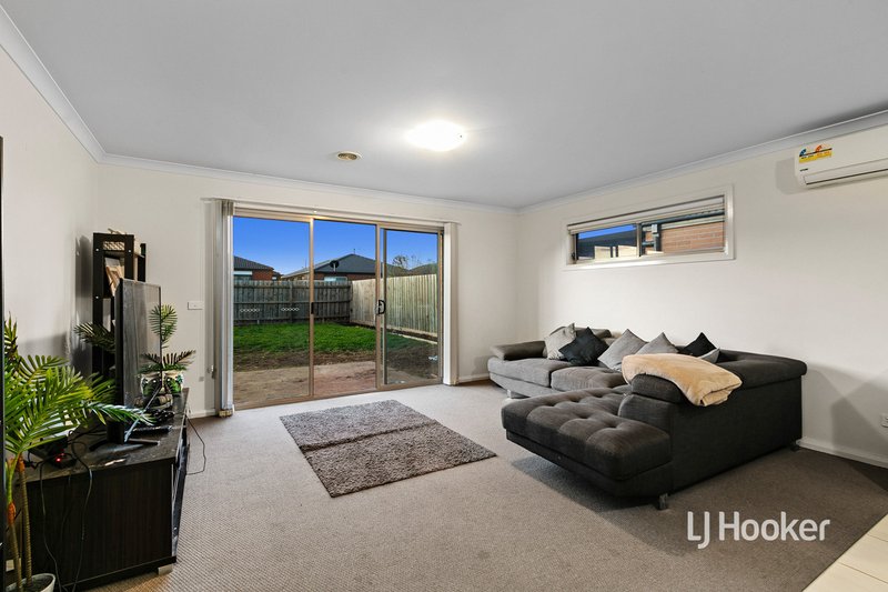 Photo - 62 Toolern Waters Drive, Weir Views VIC 3338 - Image 3