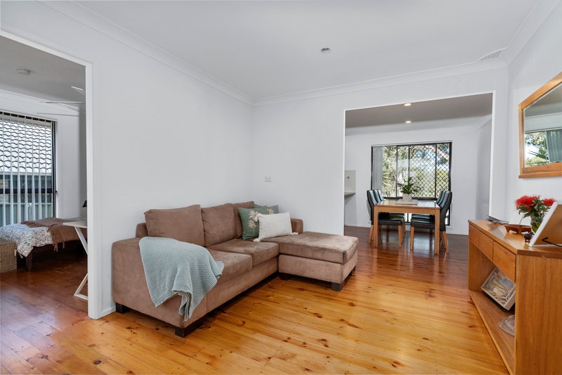 Photo - 62 Trobriand Crescent, Glenfield NSW 2167 - Image 7