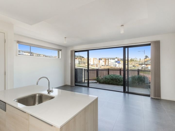 Photo - 62 Valley Lake Boulevard, Keilor East VIC 3033 - Image 1