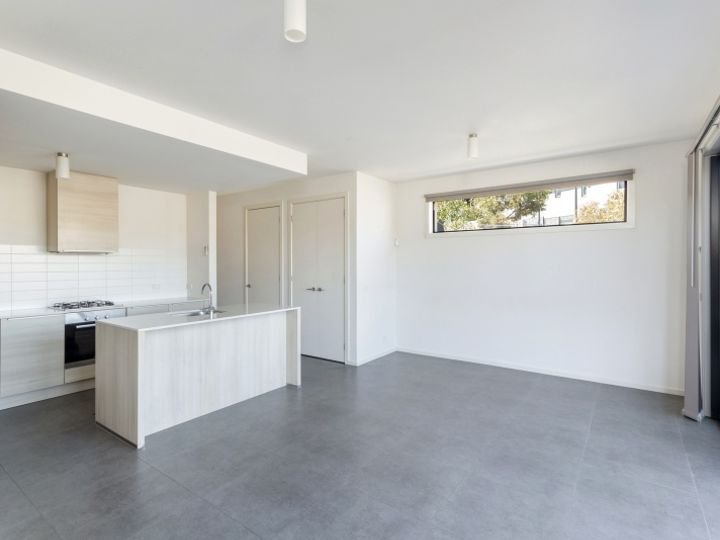 Photo - 62 Valley Lake Boulevard, Keilor East VIC 3033 - Image 2
