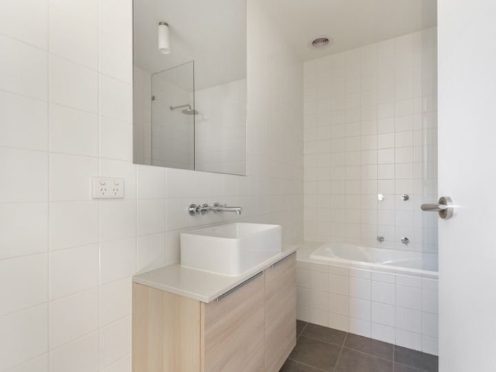 Photo - 62 Valley Lake Boulevard, Keilor East VIC 3033 - Image 3