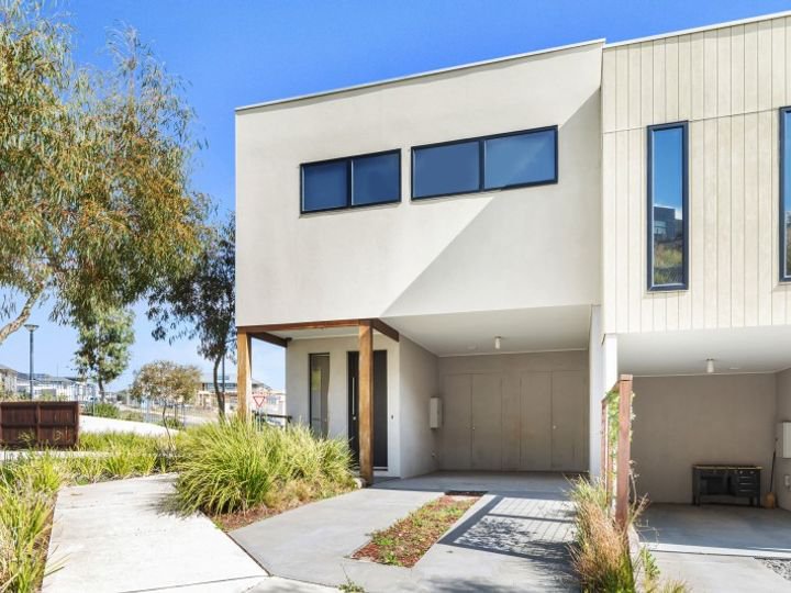 Photo - 62 Valley Lake Boulevard, Keilor East VIC 3033 - Image 4