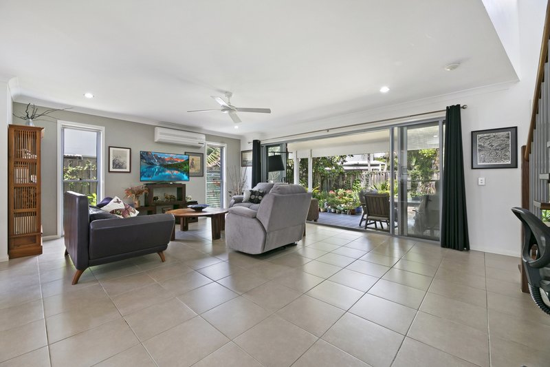 Photo - 62 Venice Street, Burleigh Waters QLD 4220 - Image 7