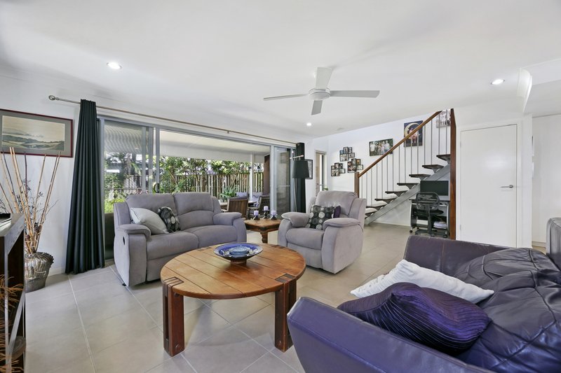 Photo - 62 Venice Street, Burleigh Waters QLD 4220 - Image 8