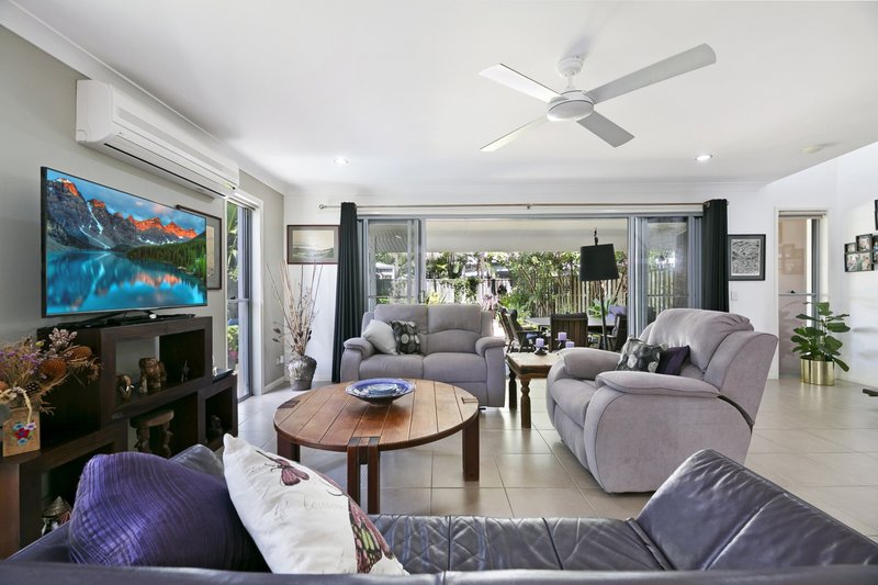 Photo - 62 Venice Street, Burleigh Waters QLD 4220 - Image 10