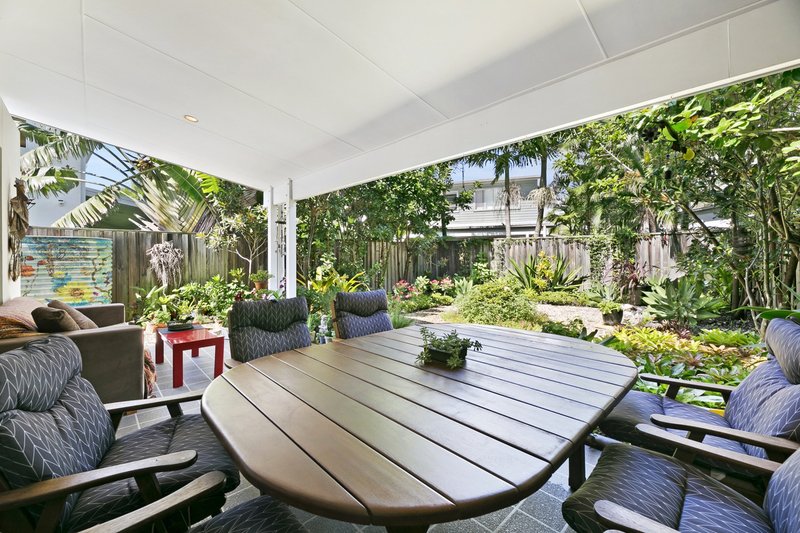 Photo - 62 Venice Street, Burleigh Waters QLD 4220 - Image 20