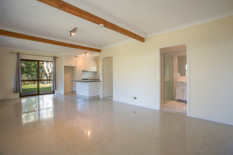 Photo - 62 Victor Avenue, Paradise Point QLD 4216 - Image 3