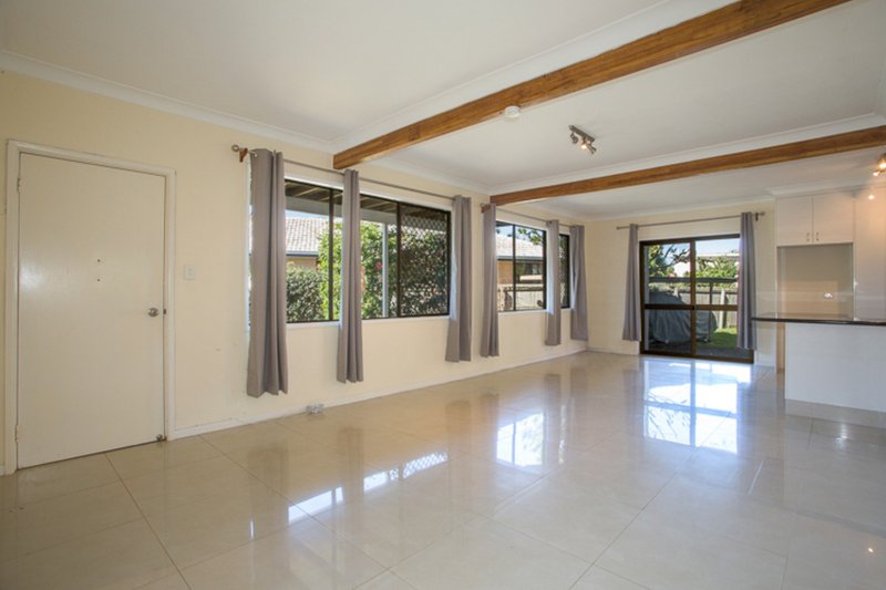 Photo - 62 Victor Avenue, Paradise Point QLD 4216 - Image 8