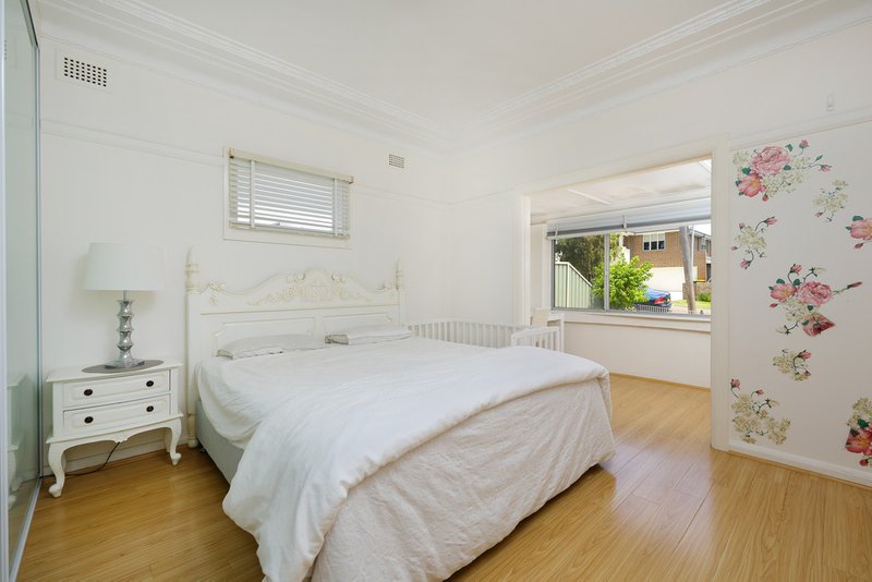 Photo - 62 Villiers Avenue, Mortdale NSW 2223 - Image 6