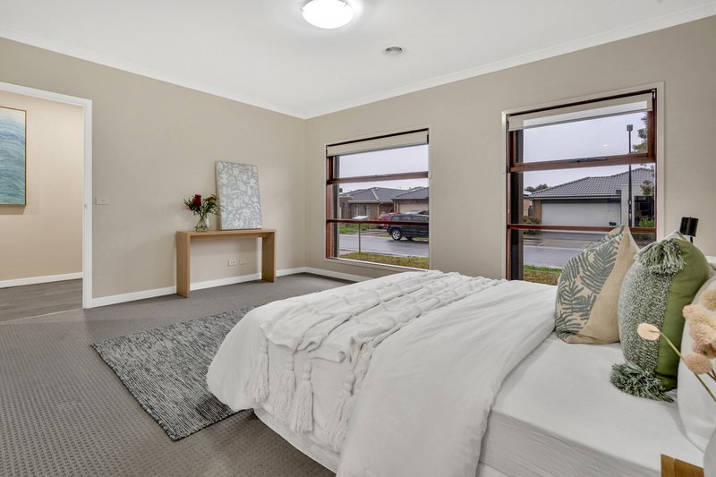 Photo - 62 Wattletree Street, Craigieburn VIC 3064 - Image 3