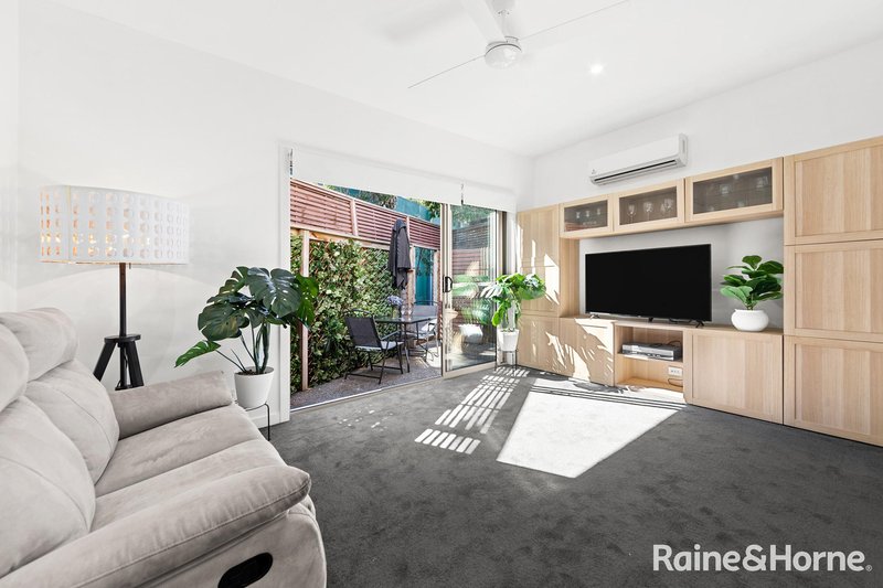 Photo - 6/2 Winona Grove, Pascoe Vale South VIC 3044 - Image 2