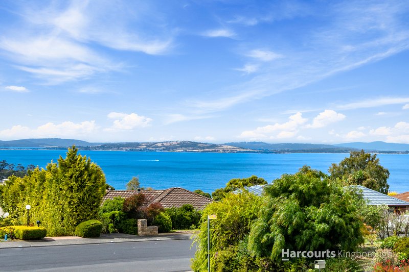 Photo - 62 Woodlands Drive, Blackmans Bay TAS 7052 - Image 2