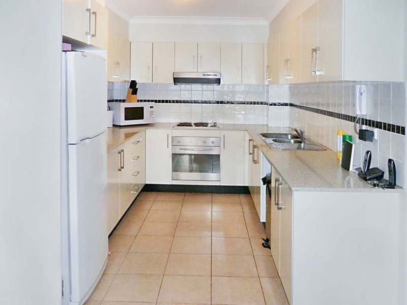 Photo - 6/21-23 Hinkler Avenue, Warwick Farm NSW 2170 - Image 2