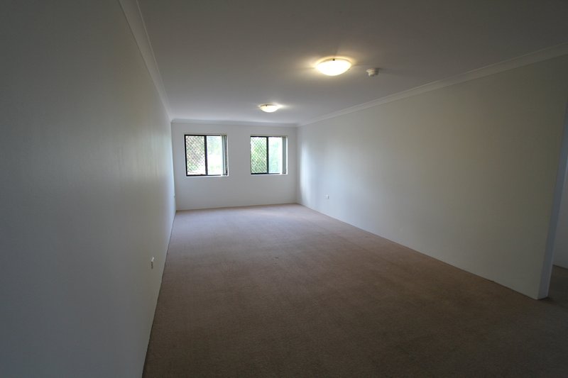 Photo - 6/21-23 Hinkler Avenue, Warwick Farm NSW 2170 - Image 3