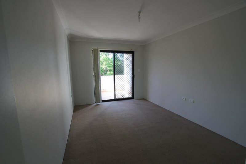 Photo - 6/21-23 Hinkler Avenue, Warwick Farm NSW 2170 - Image 4