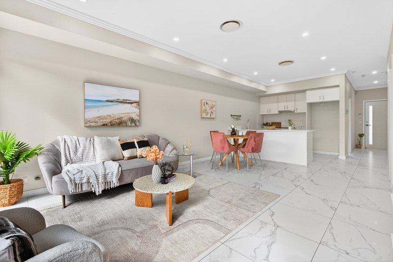Photo - 6/21 Girraween Road, Girraween NSW 2145 - Image 3