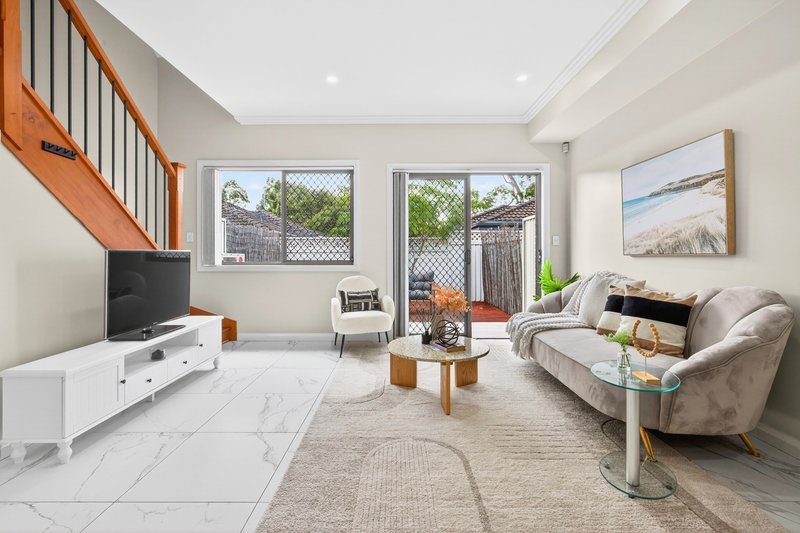 Photo - 6/21 Girraween Road, Girraween NSW 2145 - Image 5