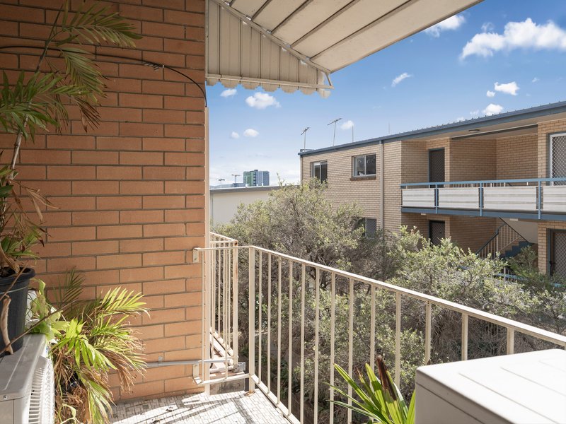 Photo - 6/22 Raby Road, Coorparoo QLD 4151 - Image 6