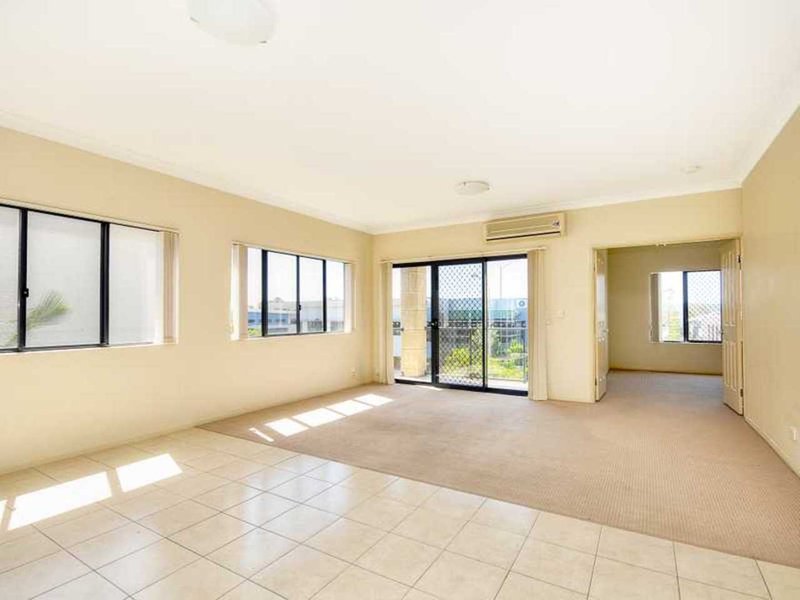 Photo - 6/22 Tourangeau Crescent, Varsity Lakes QLD 4227 - Image 4