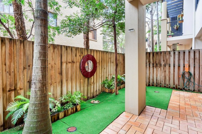 6/23 Bath Street, Labrador QLD 4215