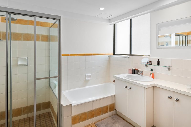 Photo - 6/24 Second Avenue, Broadbeach QLD 4218 - Image 4