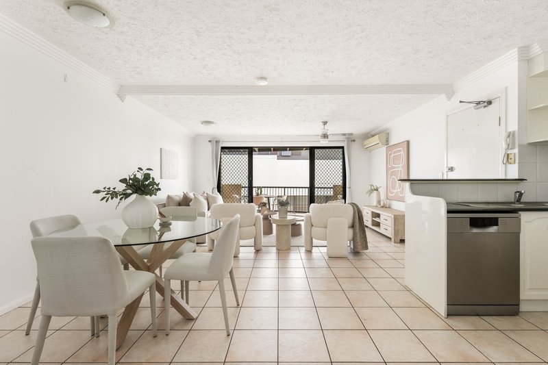 Photo - 6/240 Wellington Road, Kangaroo Point QLD 4169 - Image 3