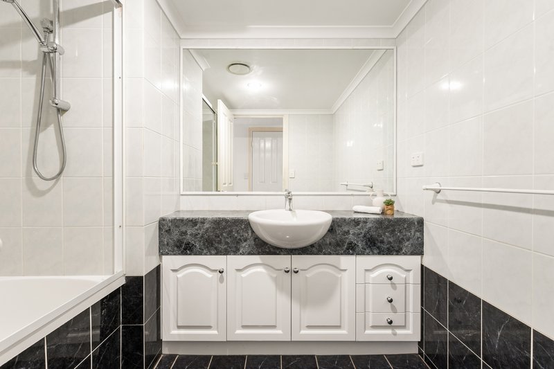 Photo - 6/240 Wellington Road, Kangaroo Point QLD 4169 - Image 10