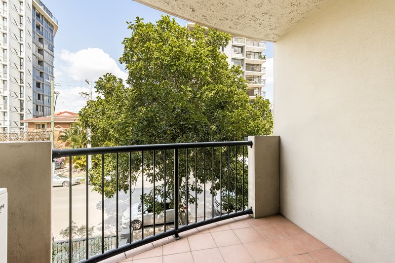 Photo - 6/240 Wellington Road, Kangaroo Point QLD 4169 - Image 11