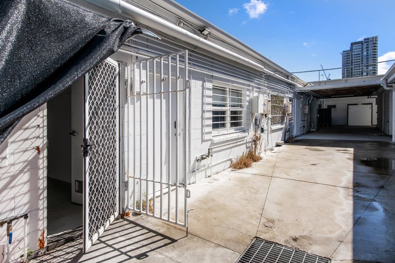 Photo - 6/2527 Gold Coast Highway, Mermaid Beach QLD 4218 - Image 8