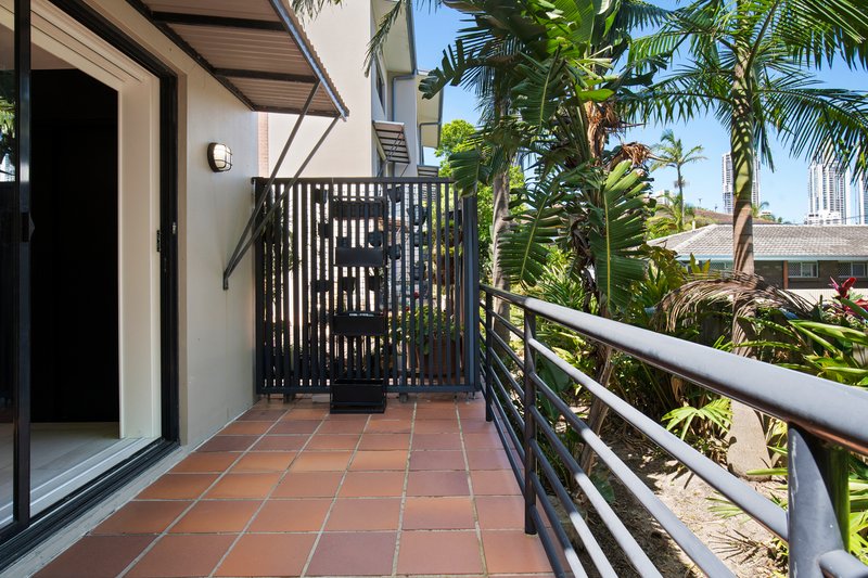 Photo - 6/26 Illawong Street, Surfers Paradise QLD 4217 - Image 7