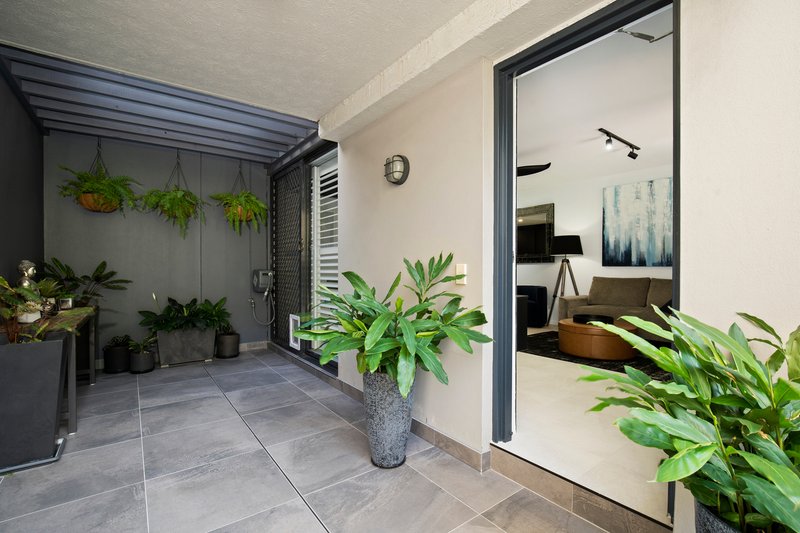 Photo - 6/26 Illawong Street, Surfers Paradise QLD 4217 - Image 8