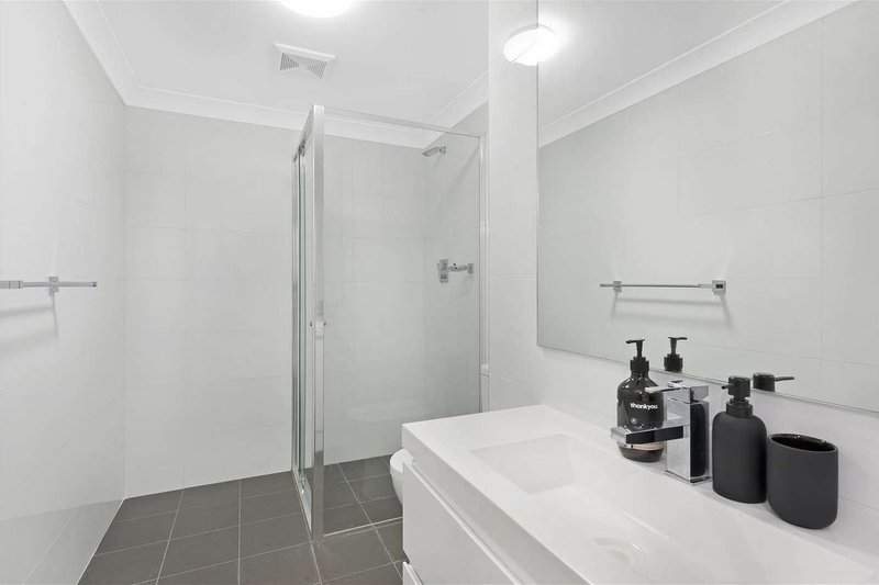 Photo - 6/26 Victoria Street, Wollongong NSW 2500 - Image 5