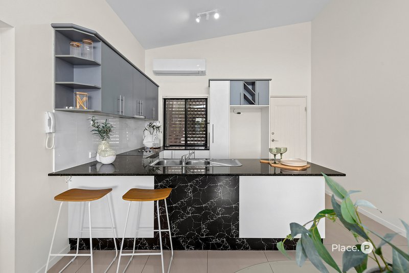 Photo - 6/27 Brinawa Street, Camp Hill QLD 4152 - Image 2