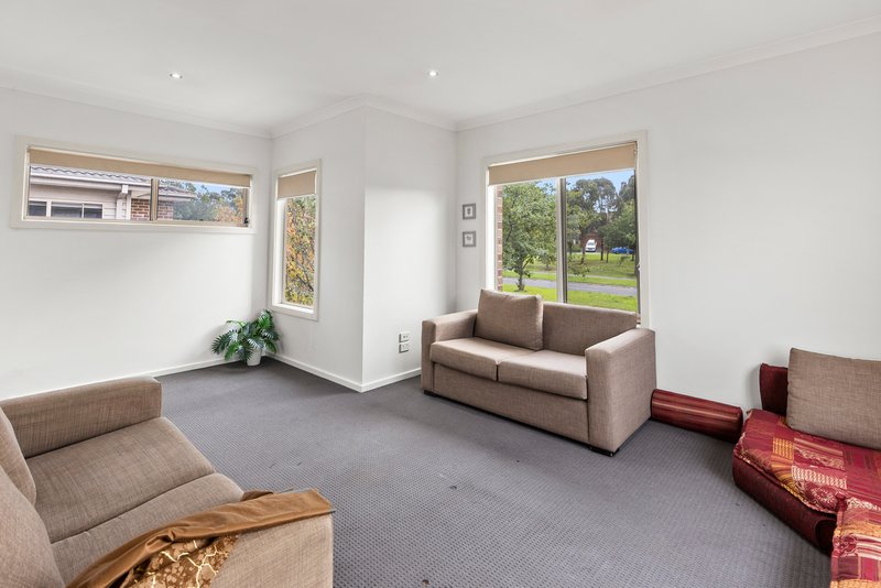 Photo - 6/29 Ardsley Circuit, Craigieburn VIC 3064 - Image 3
