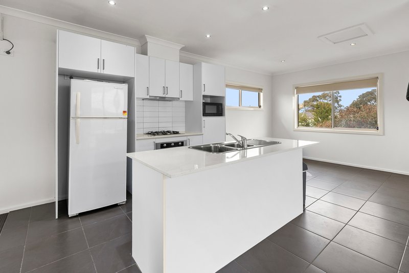 Photo - 6/29 Ardsley Circuit, Craigieburn VIC 3064 - Image 5