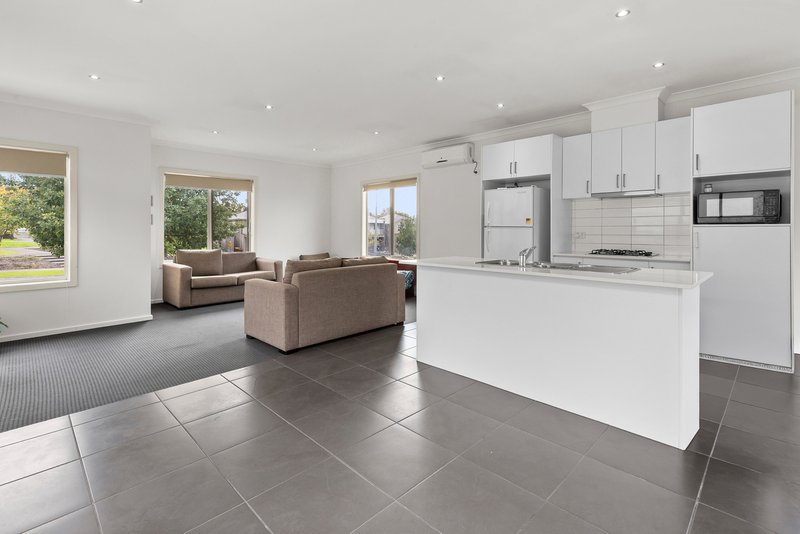Photo - 6/29 Ardsley Circuit, Craigieburn VIC 3064 - Image 7
