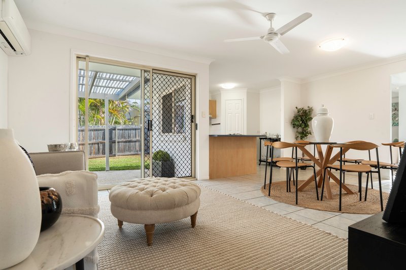 Photo - 62A Lagoon Crescent, Bellbowrie QLD 4070 - Image 8