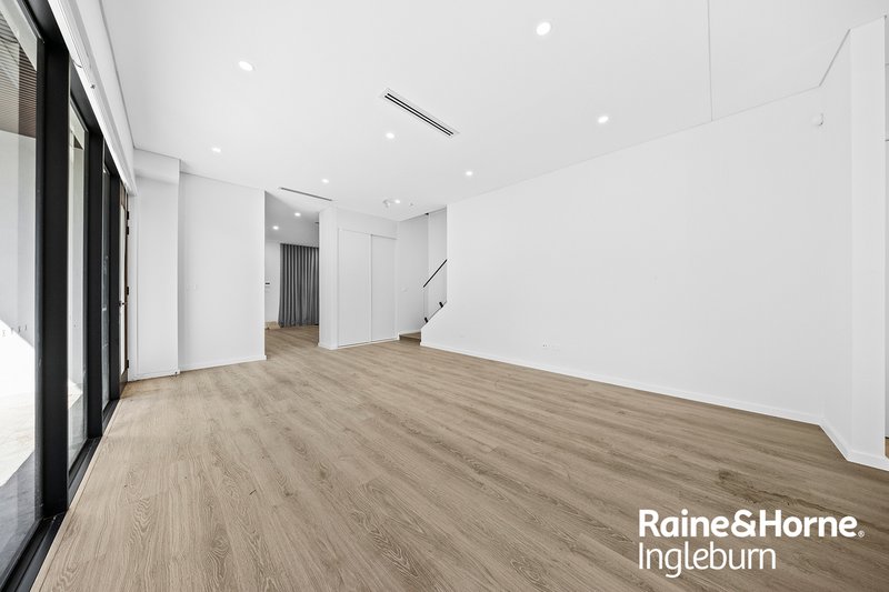 Photo - 62B Belmont Road, Glenfield NSW 2167 - Image 2