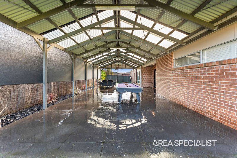 Photo - 63 Banjo Paterson Drive, Pakenham VIC 3810 - Image 4