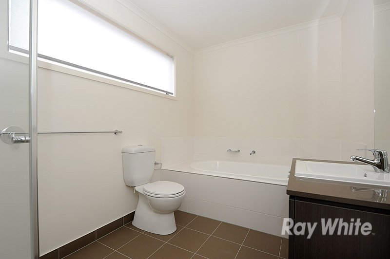 Photo - 63 Bloom Avenue, Wantirna South VIC 3152 - Image 4