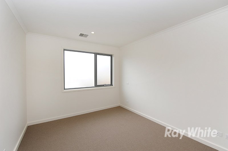 Photo - 63 Bloom Avenue, Wantirna South VIC 3152 - Image 6