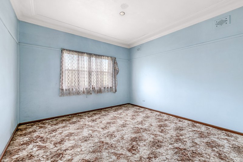 Photo - 63 Cambridge Avenue, Bankstown NSW 2200 - Image 6