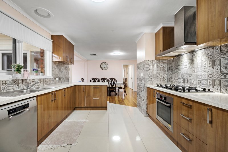Photo - 63 Chartwell Drive, Wantirna VIC 3152 - Image 4