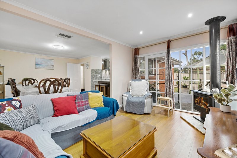 Photo - 63 Chartwell Drive, Wantirna VIC 3152 - Image 5