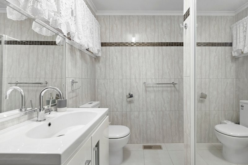 Photo - 63 Chartwell Drive, Wantirna VIC 3152 - Image 7