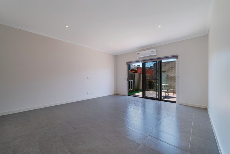 Photo - 63 Clarendon Avenue, Craigieburn VIC 3064 - Image 8