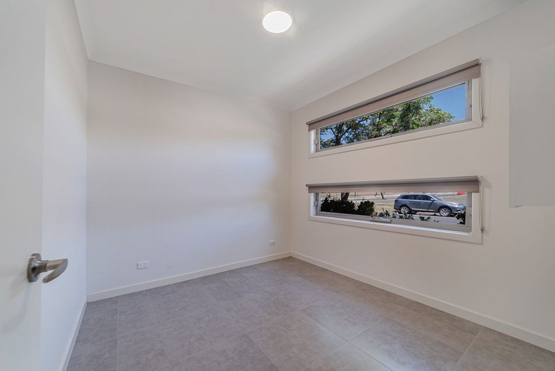 Photo - 63 Clarendon Avenue, Craigieburn VIC 3064 - Image 11