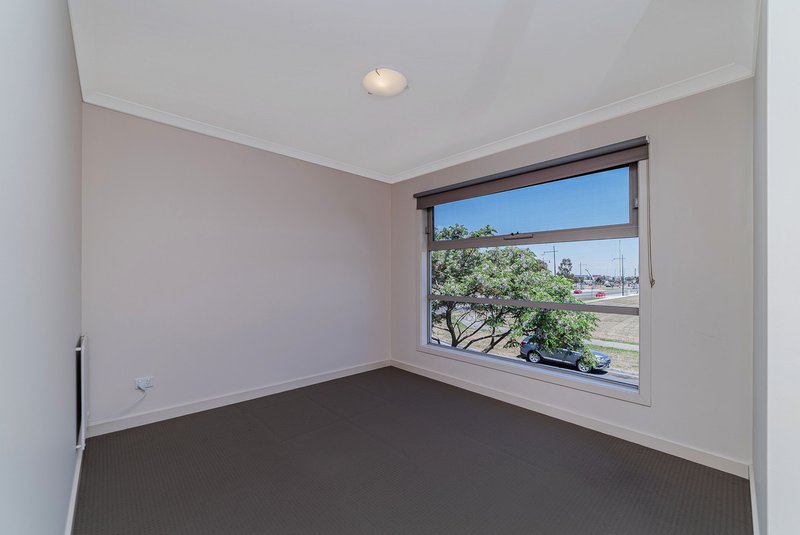 Photo - 63 Clarendon Avenue, Craigieburn VIC 3064 - Image 18